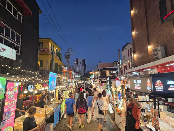 Banthat Thong Road