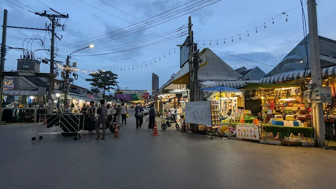 Chatuchak Weekend Market (Friday Night)