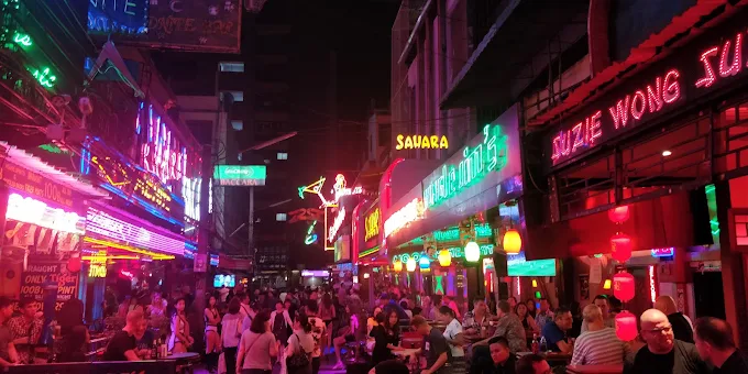 Sukhumvit Soi 11 Bangkok Nightlife