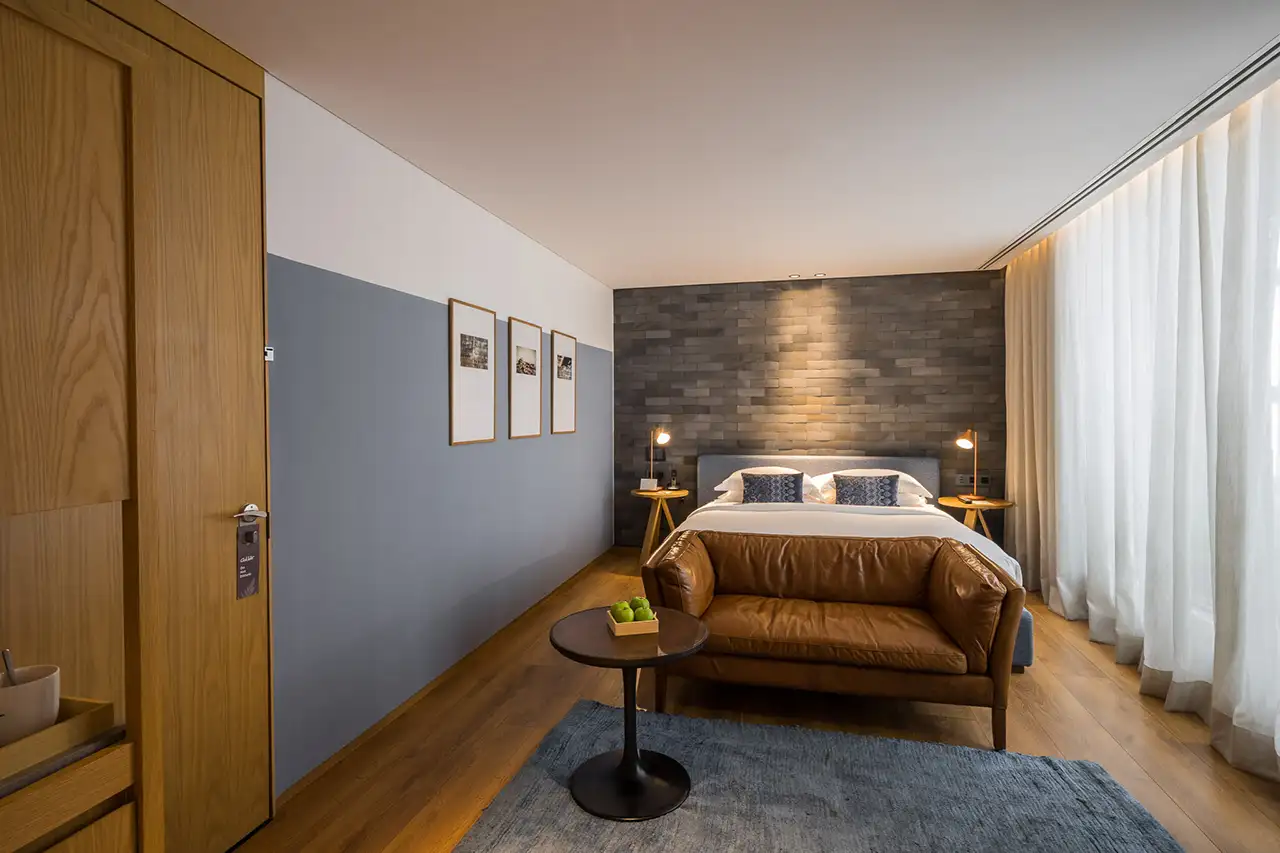 Junior Suite with Bathtub Room