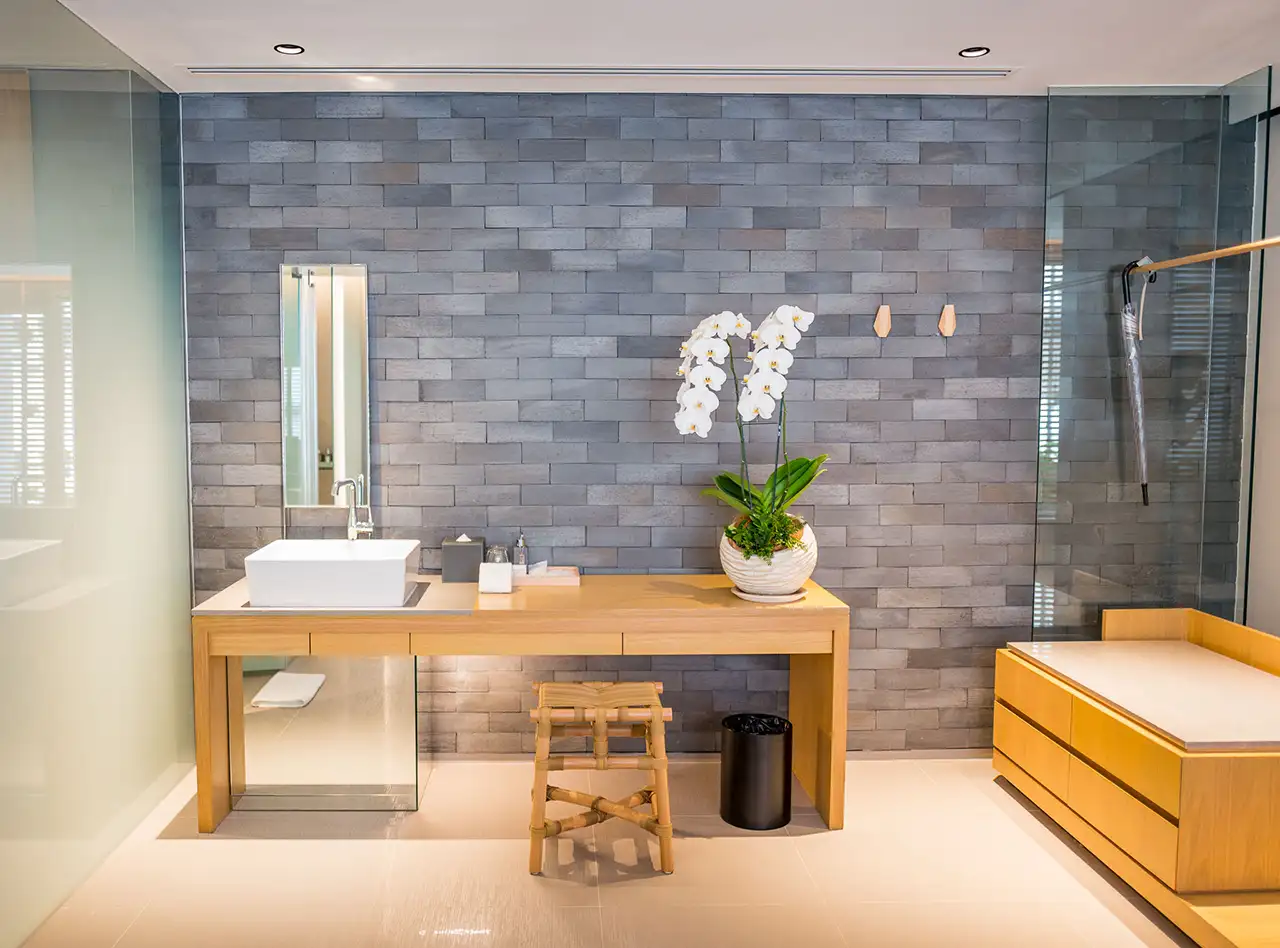 Junior Suite with Bathtub Room