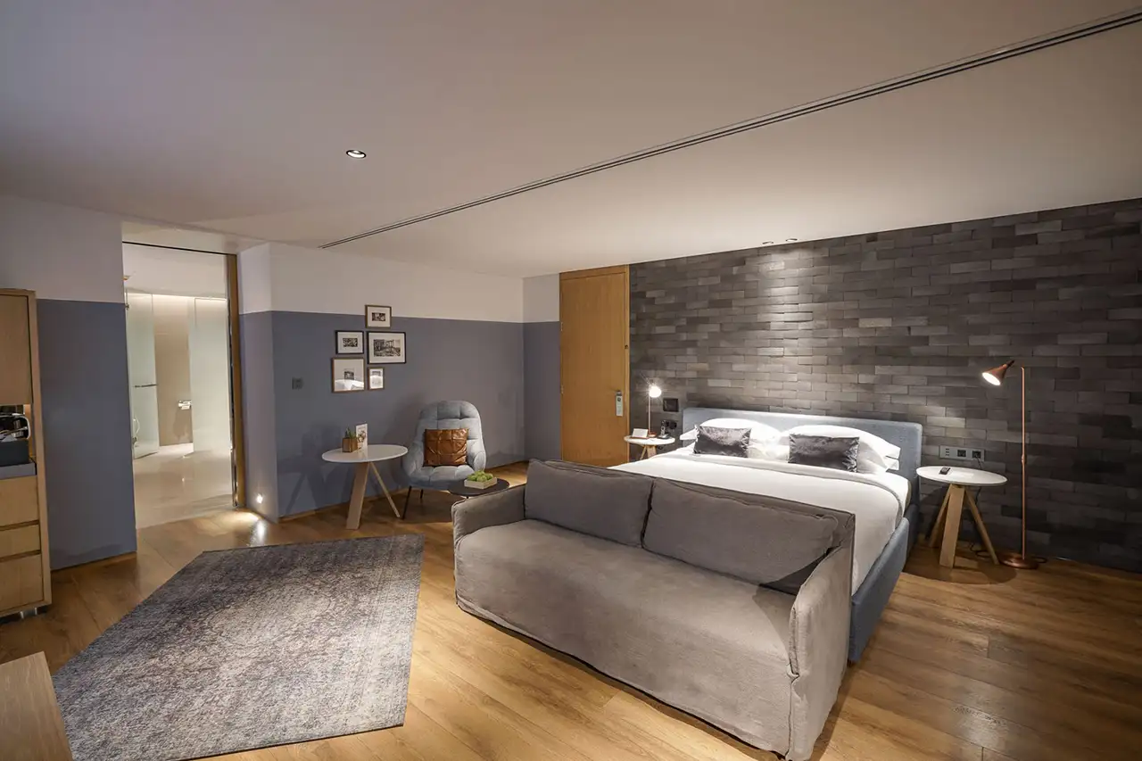 Superior Suite with Bathtub Room