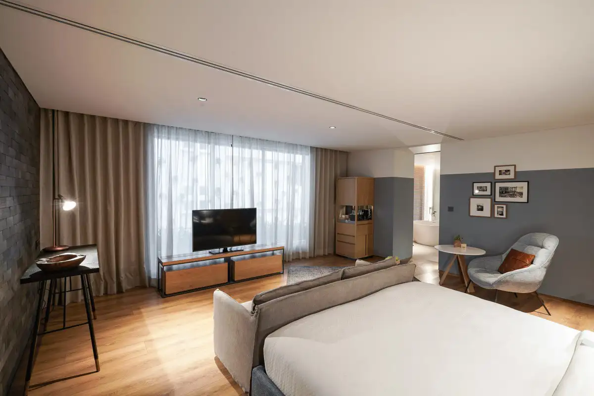 Superior Suite with Bathtub Room