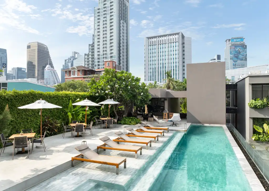 Pool Bar & Poolside Dining