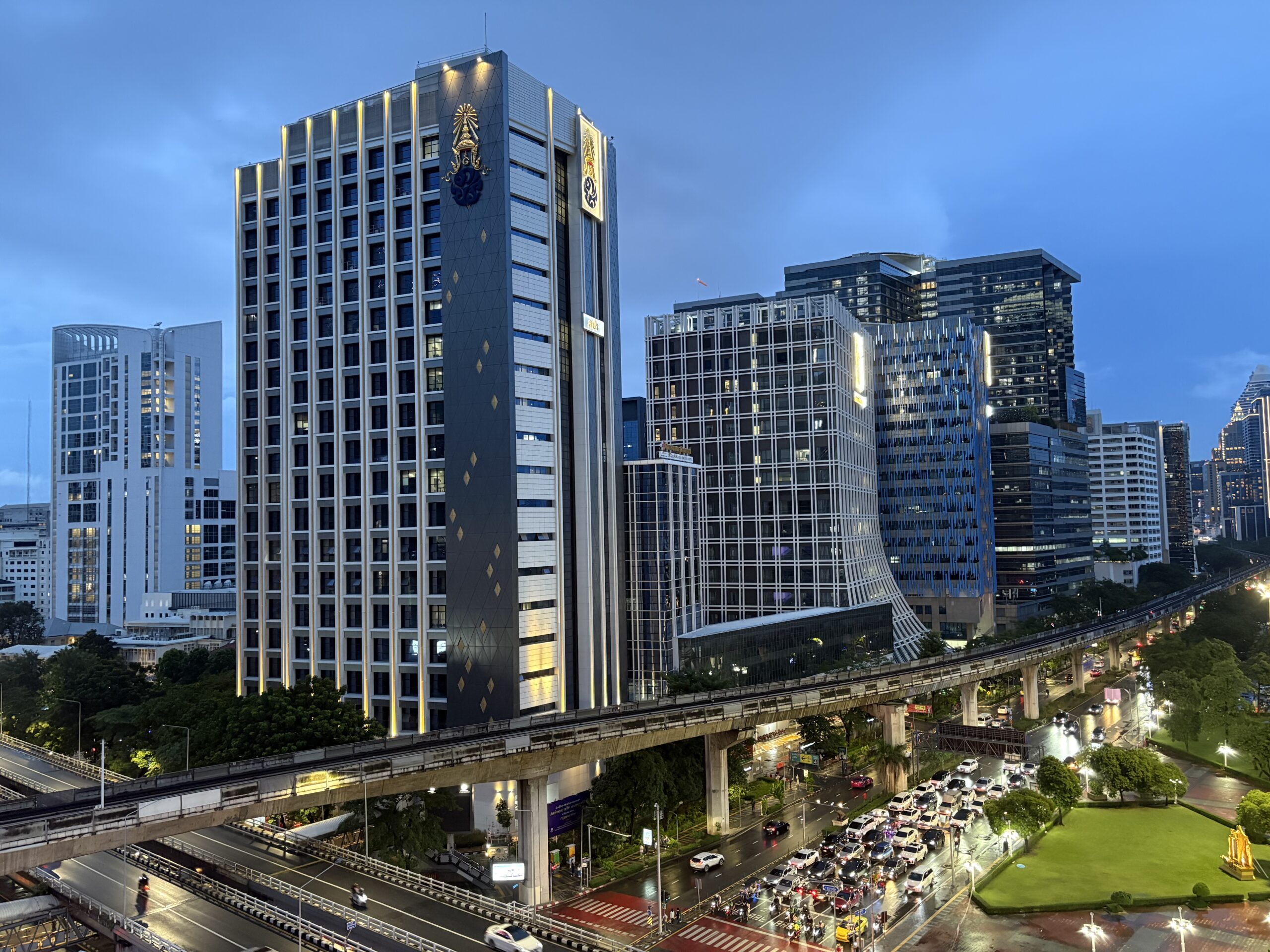 Dusit Central Park Bangkok: Where to Eat & What Things To Do?
