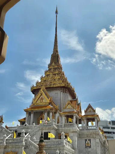 Bangkok’s Golden Buddha: A Visitor’s Guide to Wat Traimit